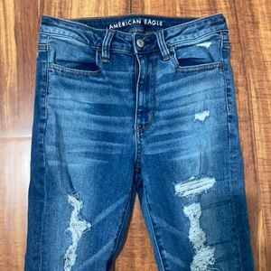AE RIPPED HIGH WAISTED JEANS